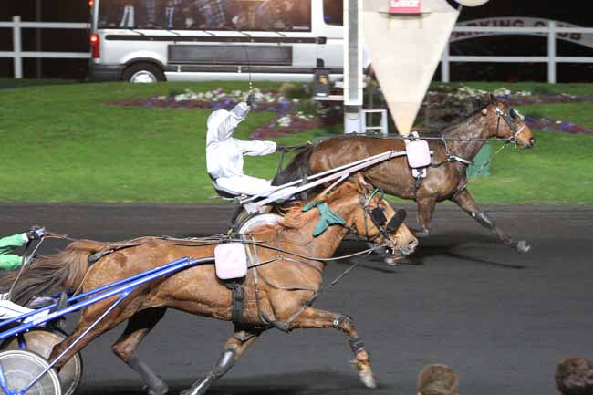 Photo d'arrivée de la course pmu PRIX AUGUSTA à PARIS-VINCENNES le Mardi 5 avril 2016