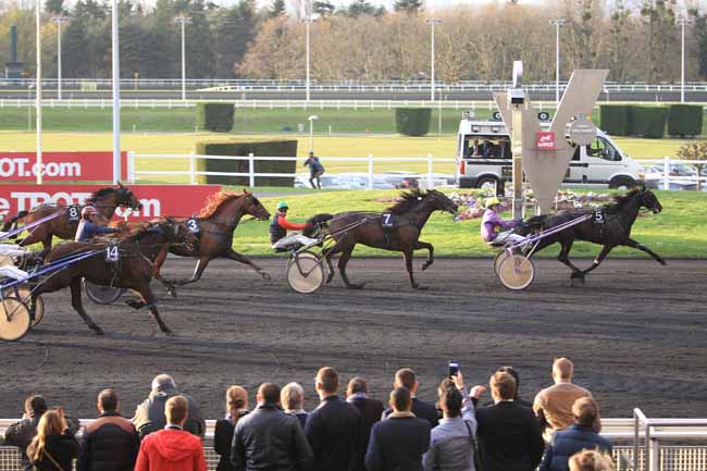 Photo d'arrivée de la course pmu PRIX GRATIA à PARIS-VINCENNES le Vendredi 8 avril 2016