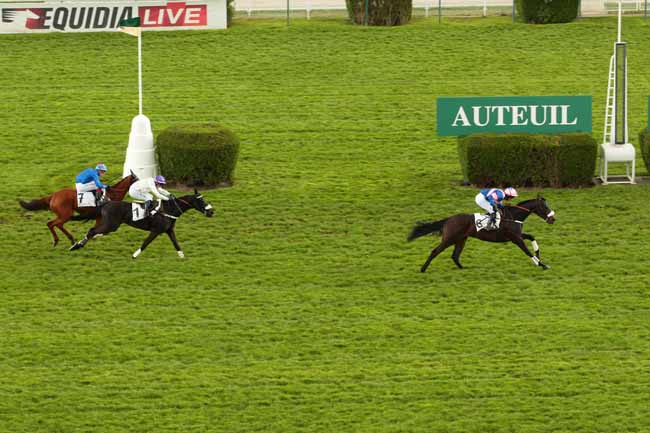 Photo d'arrivée de la course pmu PRIX ANDRE GIRARD à AUTEUIL le Vendredi 8 avril 2016