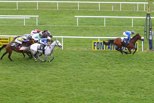 Photo d'arrivée de la course pmu PRIX D'ENGHIEN à FONTAINEBLEAU le Jeudi 14 avril 2016