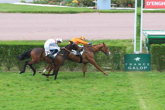 Photo d'arrivée de la course pmu PRIX STYRAX à ENGHIEN le Vendredi 15 avril 2016