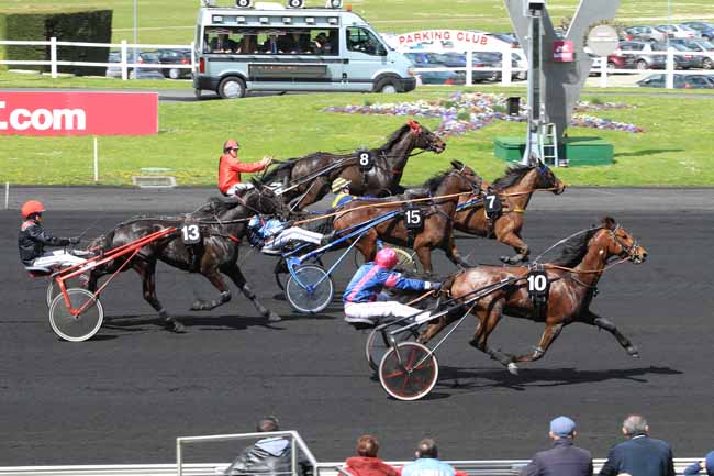 Photo d'arrivée de la course pmu PRIX DE JONZAC à PARIS-VINCENNES le Samedi 16 avril 2016