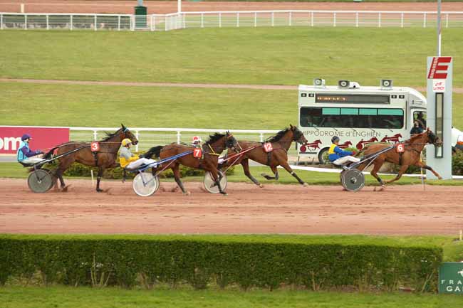 Photo d'arrivée de la course pmu PRIX DU PONT NOTRE-DAME à ENGHIEN le Lundi 2 mai 2016