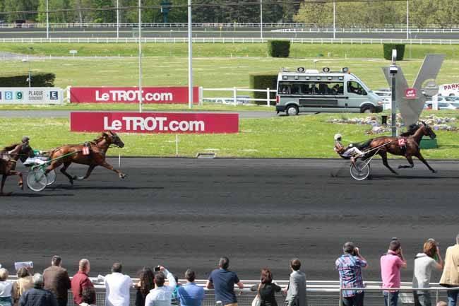 Photo d'arrivée de la course pmu PRIX DE COMBREE à PARIS-VINCENNES le Samedi 7 mai 2016