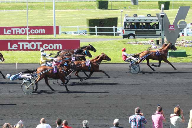 Photo d'arrivée de la course pmu PRIX DU ROUERGUE à PARIS-VINCENNES le Samedi 7 mai 2016
