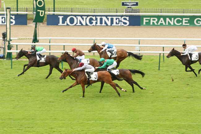 Photo d'arrivée de la course pmu PRIX DE LA SEINE à CHANTILLY le Mardi 10 mai 2016