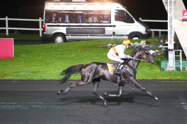 Photo d'arrivée de la course pmu PRIX FLORA à PARIS-VINCENNES le Mardi 10 mai 2016
