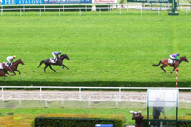 Photo d'arrivée de la course pmu PRIX DU JARDIN DE L'AVRE à SAINT-CLOUD le Mercredi 11 mai 2016