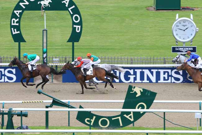 Photo d'arrivée de la course pmu PRIX DU CHEMIN DE LA CARTOUCHE à CHANTILLY le Vendredi 20 mai 2016