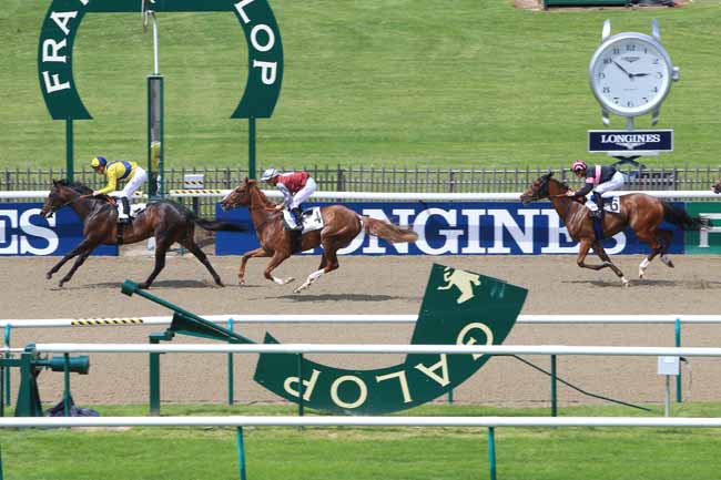 Photo d'arrivée de la course pmu PRIX DES PASSEES à CHANTILLY le Vendredi 20 mai 2016
