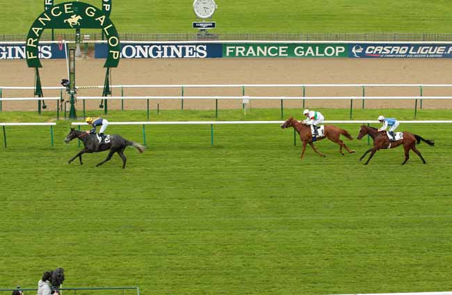 Photo d'arrivée de la course pmu PRIX DES PYRAMIDES à CHANTILLY le Mardi 24 mai 2016