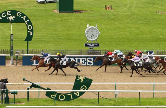 Photo d'arrivée de la course pmu PRIX DE SAINT-NICOLAS à CHANTILLY le Mardi 24 mai 2016