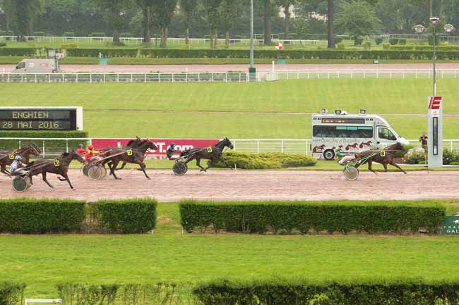 Photo d'arrivée de la course pmu PRIX DE LA VIENNE à ENGHIEN le Samedi 28 mai 2016
