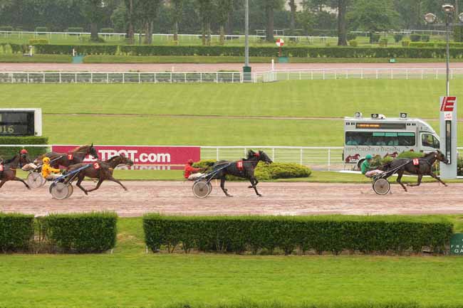 Photo d'arrivée de la course pmu PRIX DE LA PLACE GAMBETTA à ENGHIEN le Samedi 28 mai 2016