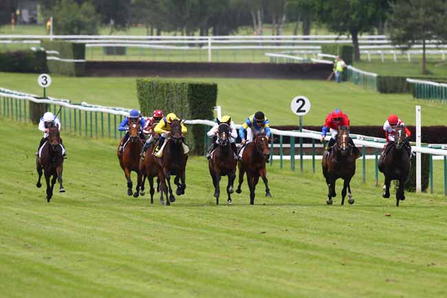 Photo d'arrivée de la course pmu PRIX D'EULALIE à COMPIEGNE le Vendredi 10 juin 2016