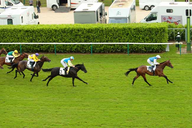 Photo d'arrivée de la course pmu PRIX DE LA FRANCILIENNE à CHANTILLY le Samedi 11 juin 2016