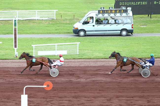 Photo d'arrivée de la course pmu PRIX DE COSNE-SUR-LOIRE à VICHY le Jeudi 30 juin 2016
