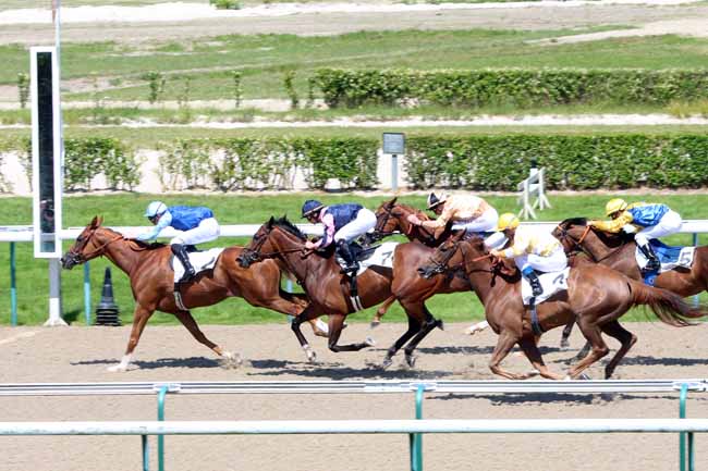 Photo d'arrivée de la course pmu PRIX DE LA CALONNE à DEAUVILLE le Mercredi 6 juillet 2016