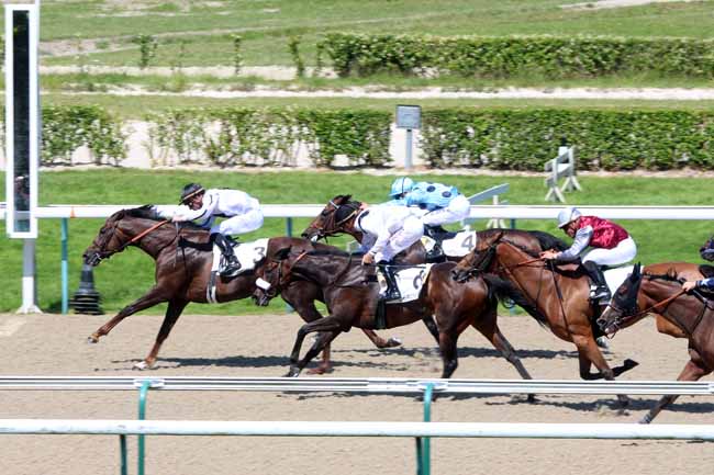 Photo d'arrivée de la course pmu PRIX DE SAINT-ARNOULT à DEAUVILLE le Mercredi 6 juillet 2016