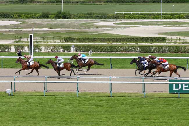 Photo d'arrivée de la course pmu PRIX DE COUDRAY à DEAUVILLE le Vendredi 8 juillet 2016