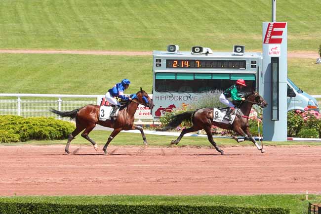 Photo d'arrivée de la course pmu PRIX D'ARMENTIERES à ENGHIEN le Samedi 9 juillet 2016