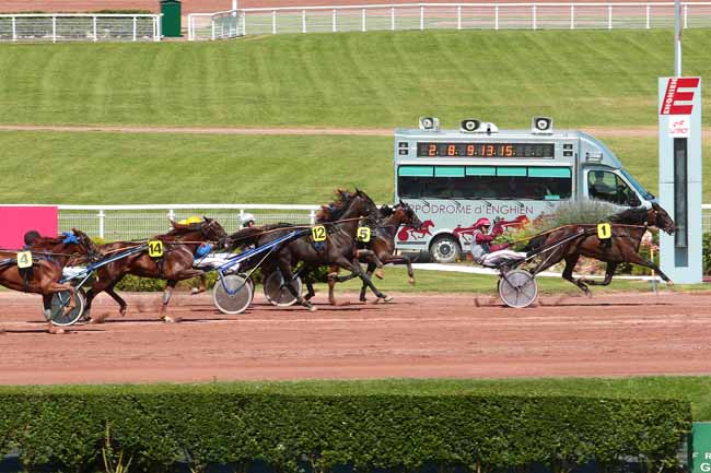 Photo d'arrivée de la course pmu PRIX DE BERLIN à ENGHIEN le Samedi 9 juillet 2016