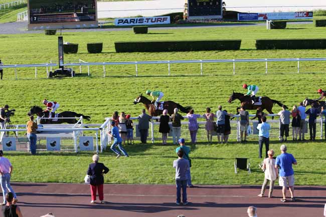 Photo d'arrivée de la course pmu PRIX DE LA VILLE DE SAINT-PIERRE-AZIF à CLAIREFONTAINE le Samedi 9 juillet 2016