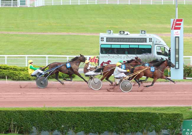 Photo d'arrivée de la course pmu PRIX DE ROCHECHOUART à ENGHIEN le Mercredi 13 juillet 2016
