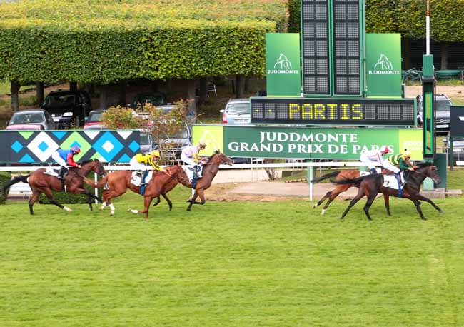 Photo d'arrivée de la course pmu PRIX DES BLANCS MANTEAUX à SAINT-CLOUD le Jeudi 14 juillet 2016