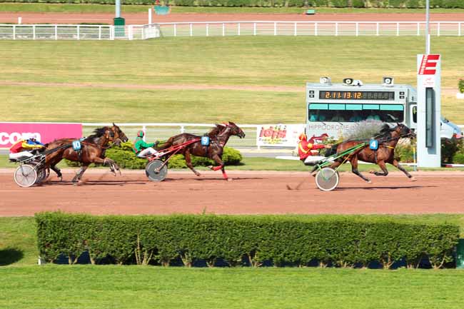Photo d'arrivée de la course pmu PRIX DES QUINZE-VINGT à ENGHIEN le Samedi 23 juillet 2016