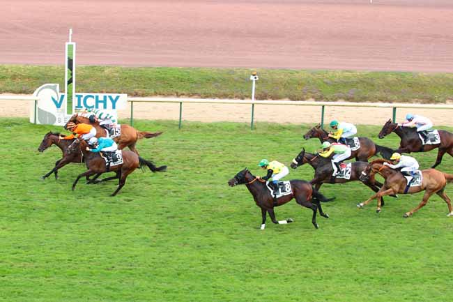 Photo d'arrivée de la course pmu PRIX DU VERNET à VICHY le Lundi 25 juillet 2016