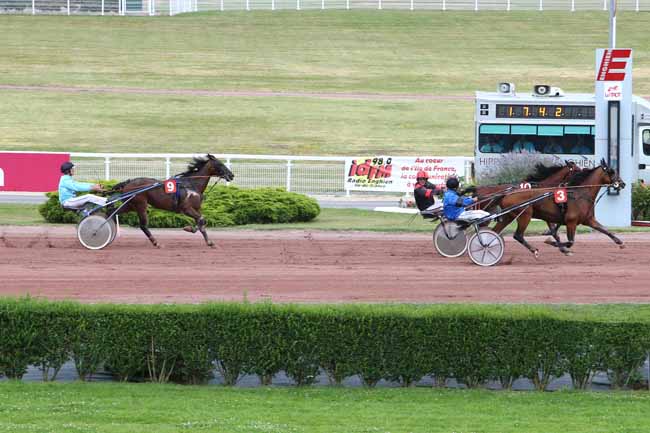 Photo d'arrivée de la course pmu PRIX DE CLIGNANCOURT à ENGHIEN le Mercredi 27 juillet 2016
