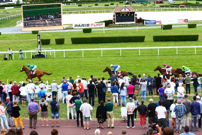 Photo d'arrivée de la course pmu PRIX HIGHEST HONOR à CLAIREFONTAINE le Lundi 1 août 2016