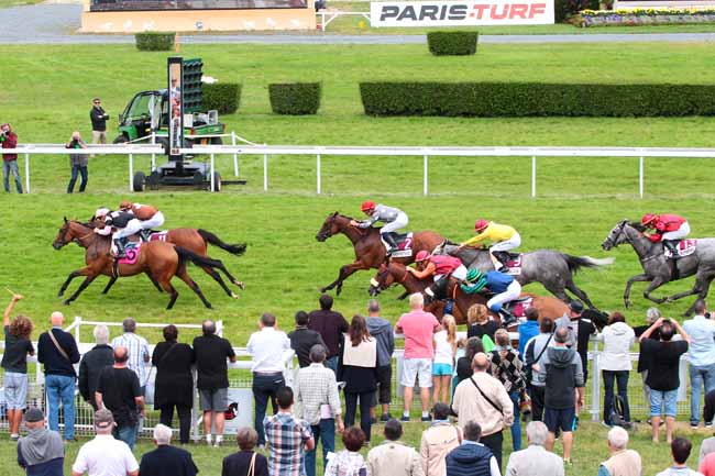 Photo d'arrivée de la course pmu PRIX ROBERTET à CLAIREFONTAINE le Jeudi 4 août 2016