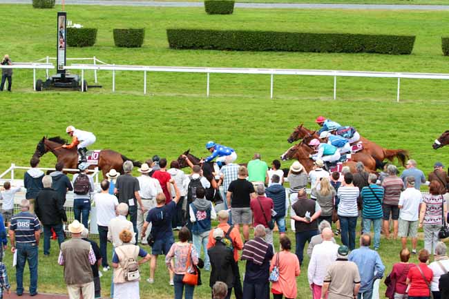 Photo d'arrivée de la course pmu PRIX ROSELIERE à CLAIREFONTAINE le Jeudi 4 août 2016