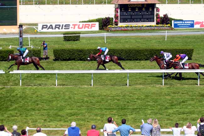 Photo d'arrivée de la course pmu PRIX DES PLATANES à CLAIREFONTAINE le Samedi 6 août 2016