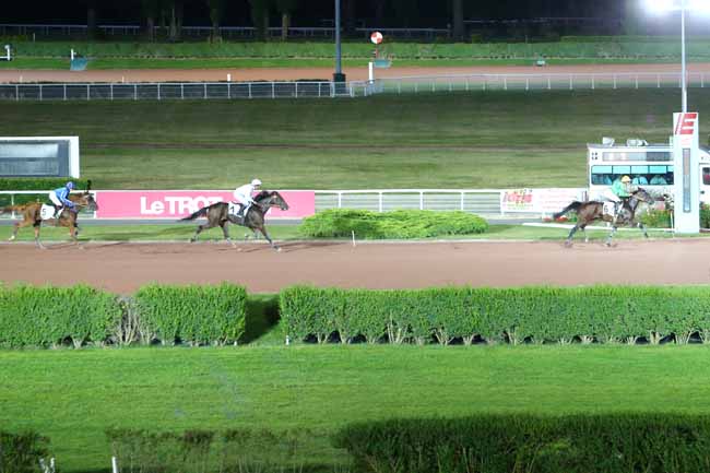 Photo d'arrivée de la course pmu PRIX DE LA PLACE DENFERT-ROCHEREAU à ENGHIEN le Samedi 6 août 2016