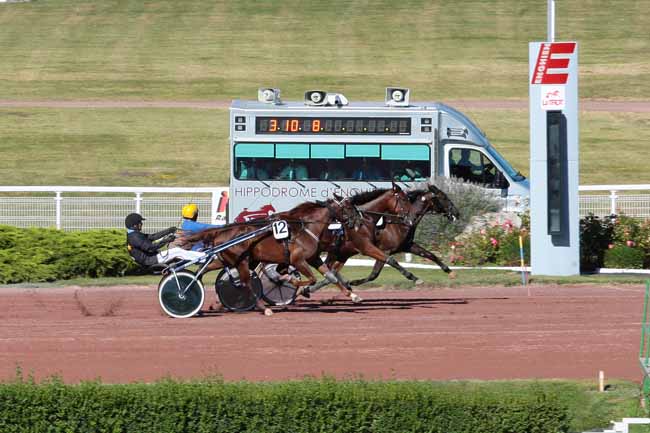 Photo d'arrivée de la course pmu PRIX HENRI CRAVOISIER à ENGHIEN le Dimanche 7 août 2016