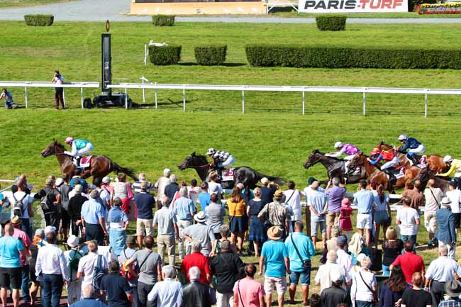 Photo d'arrivée de la course pmu PRIX BELLYPHA à CLAIREFONTAINE le Vendredi 12 août 2016