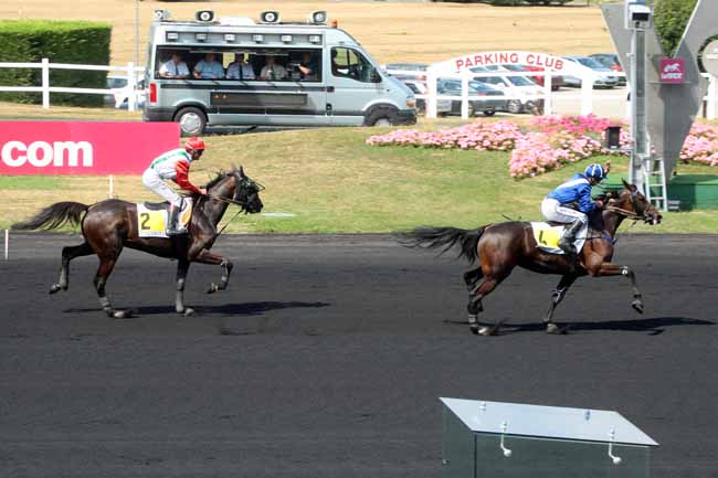 Photo d'arrivée de la course pmu PRIX D'ECOMMOY à PARIS-VINCENNES le Mercredi 31 août 2016