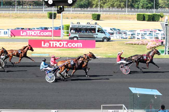 Photo d'arrivée de la course pmu PRIX DE NEUILLY à PARIS-VINCENNES le Samedi 3 septembre 2016