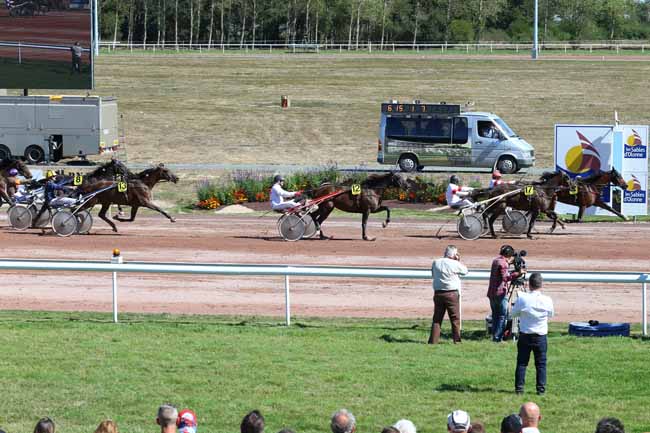 Photo d'arrivée de la course pmu GRAND NATIONAL DU TROT PARIS-TURF à LES SABLES D'OLONNE le Mercredi 7 septembre 2016