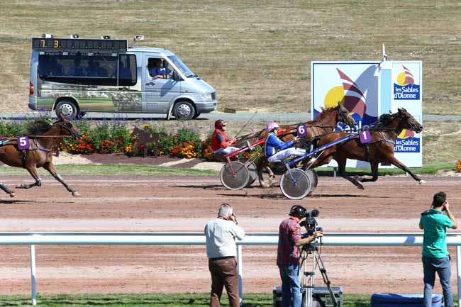 Photo d'arrivée de la course pmu PRIX KUBOTA à LES SABLES D'OLONNE le Mercredi 7 septembre 2016