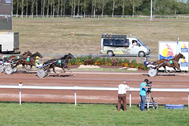 Photo d'arrivée de la course pmu PRIX JEAN-CLAUDE MARATIER à LES SABLES D'OLONNE le Mercredi 7 septembre 2016