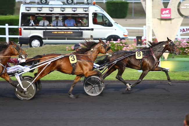 Photo d'arrivée de la course pmu PRIX AGLAJA à PARIS-VINCENNES le Vendredi 9 septembre 2016