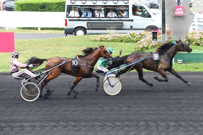 Photo d'arrivée de la course pmu PRIX DE MONTELIMAR à PARIS-VINCENNES le Dimanche 18 septembre 2016