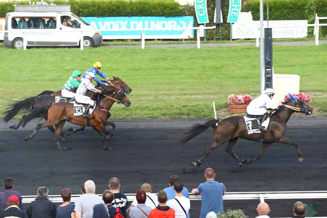 Photo d'arrivée de la course pmu PRIX HENRI SION à LE CROISE-LAROCHE le Mercredi 21 septembre 2016
