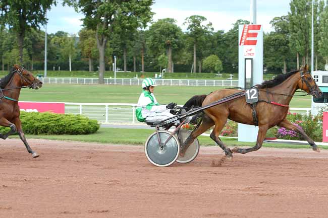 Photo d'arrivée de la course pmu PRIX DE LA PLACE DE L'ALMA (GR A) à ENGHIEN le Jeudi 29 septembre 2016