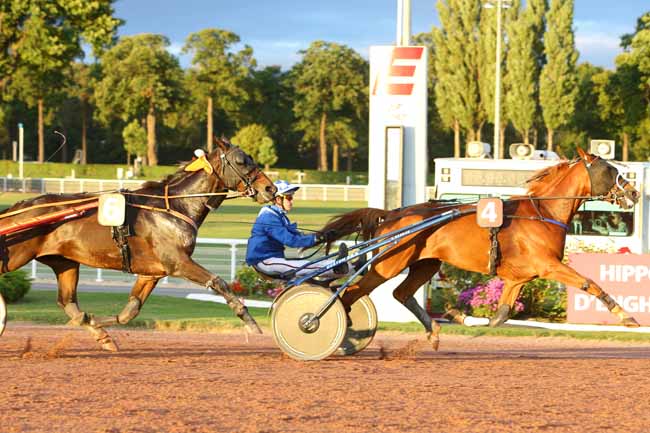 Photo d'arrivée de la course pmu PRIX DU COTENTIN à ENGHIEN le Jeudi 29 septembre 2016
