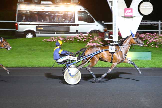 Photo d'arrivée de la course pmu PRIX HEKATE à PARIS-VINCENNES le Vendredi 30 septembre 2016